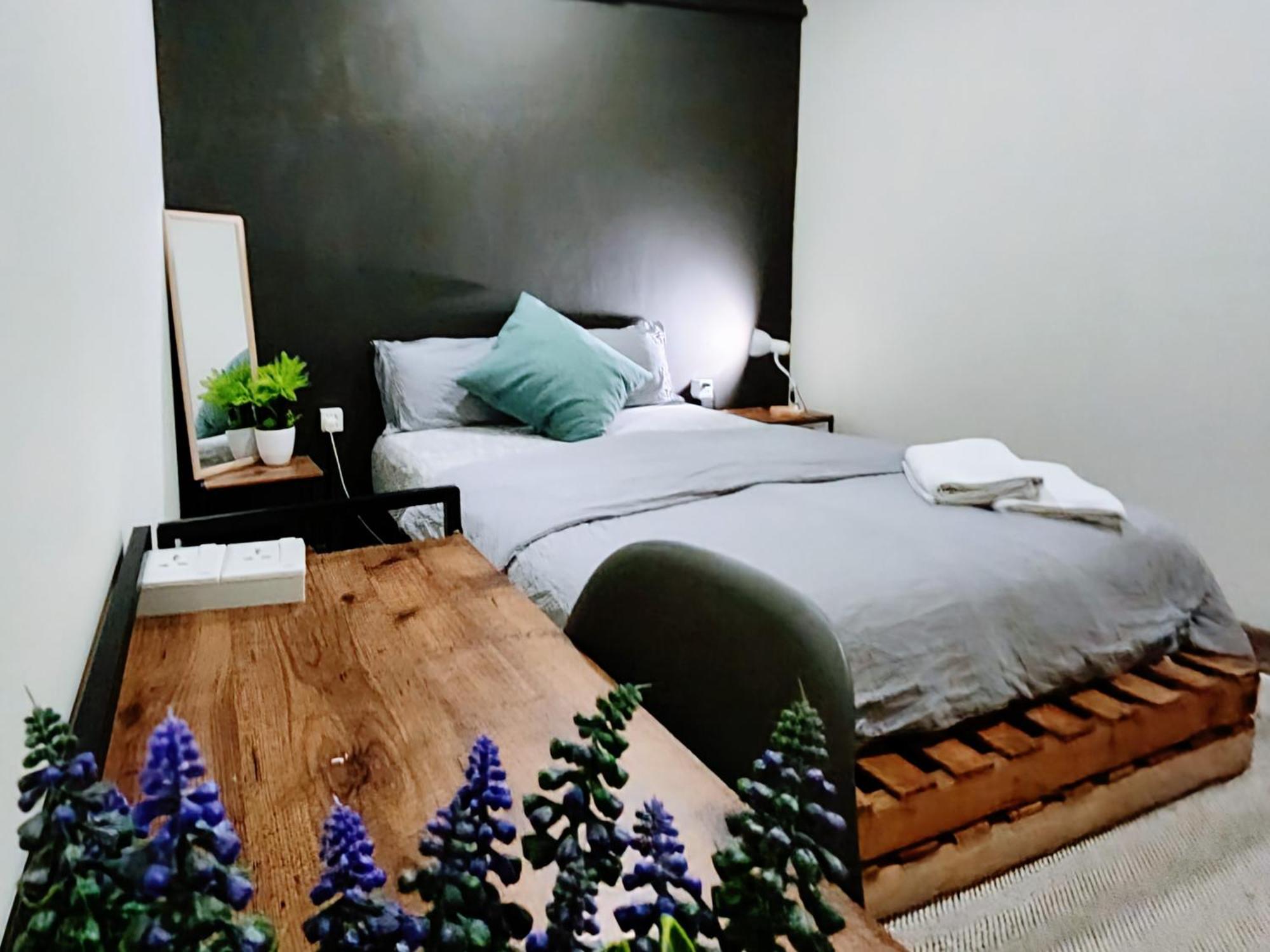 Upspot Kuching Waterfront Premium Hostel Esterno foto