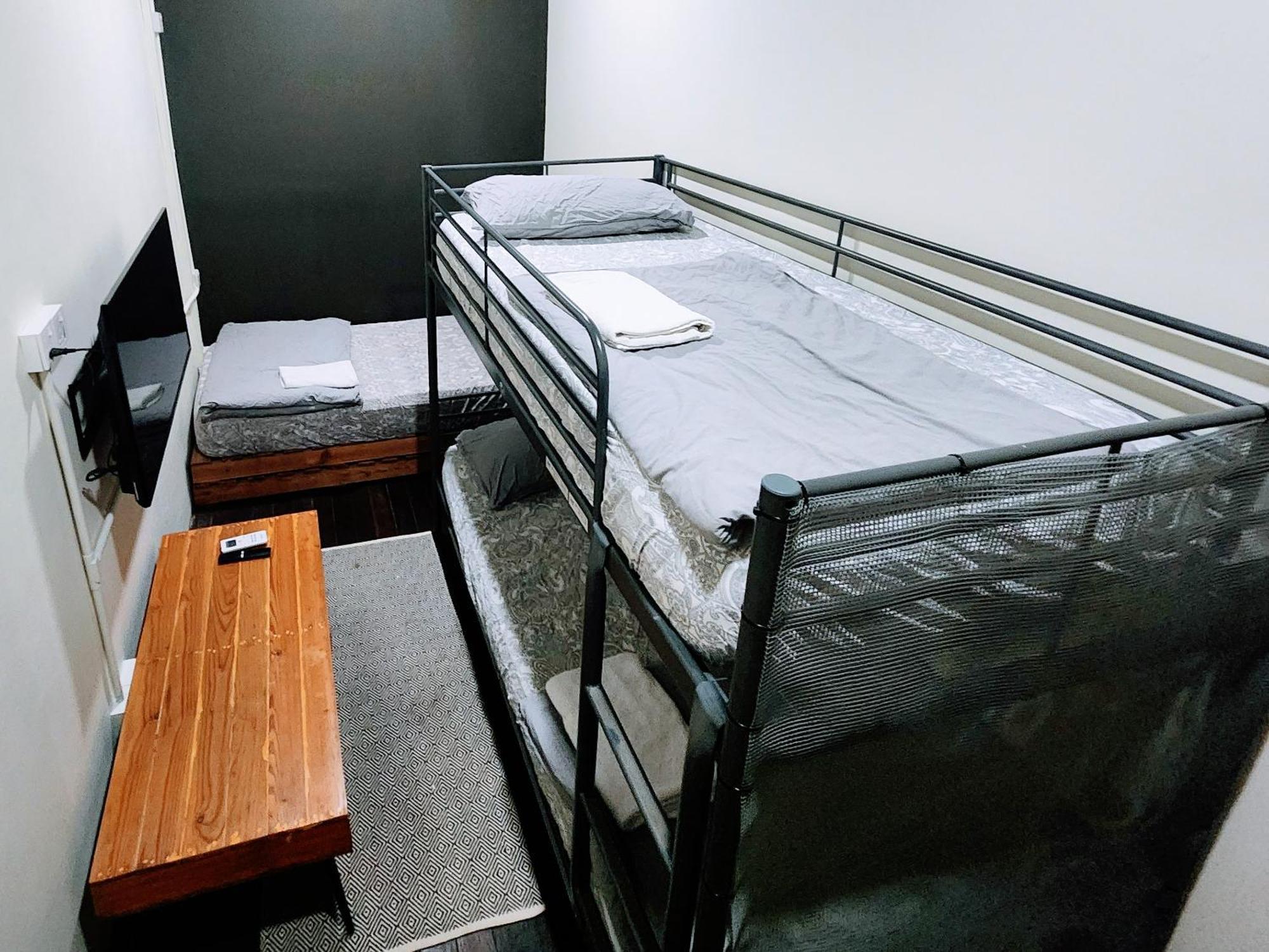 Upspot Kuching Waterfront Premium Hostel Esterno foto