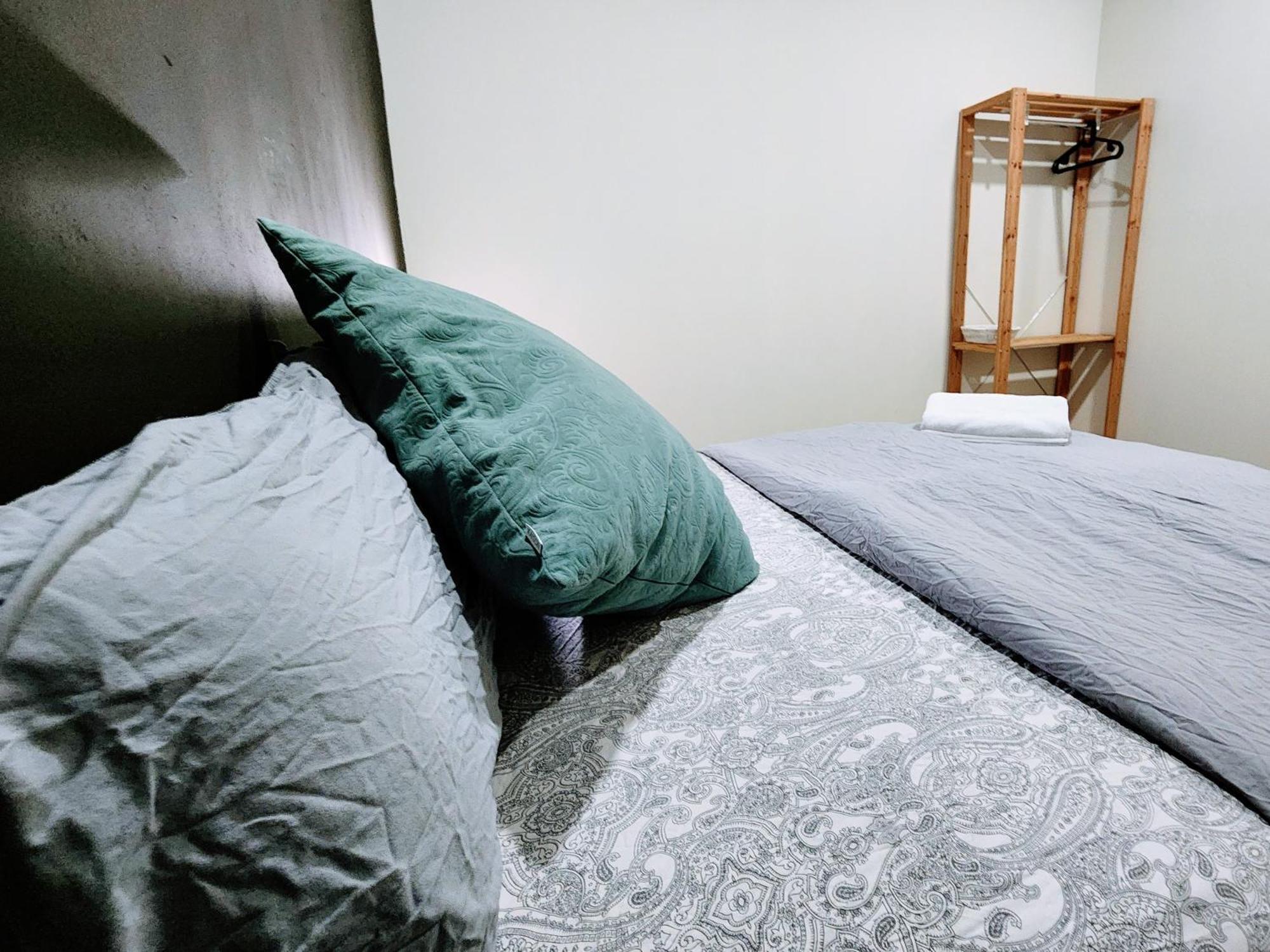 Upspot Kuching Waterfront Premium Hostel Esterno foto