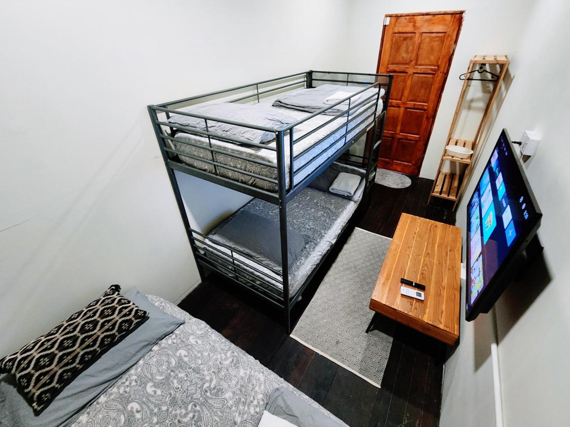 Upspot Kuching Waterfront Premium Hostel Esterno foto