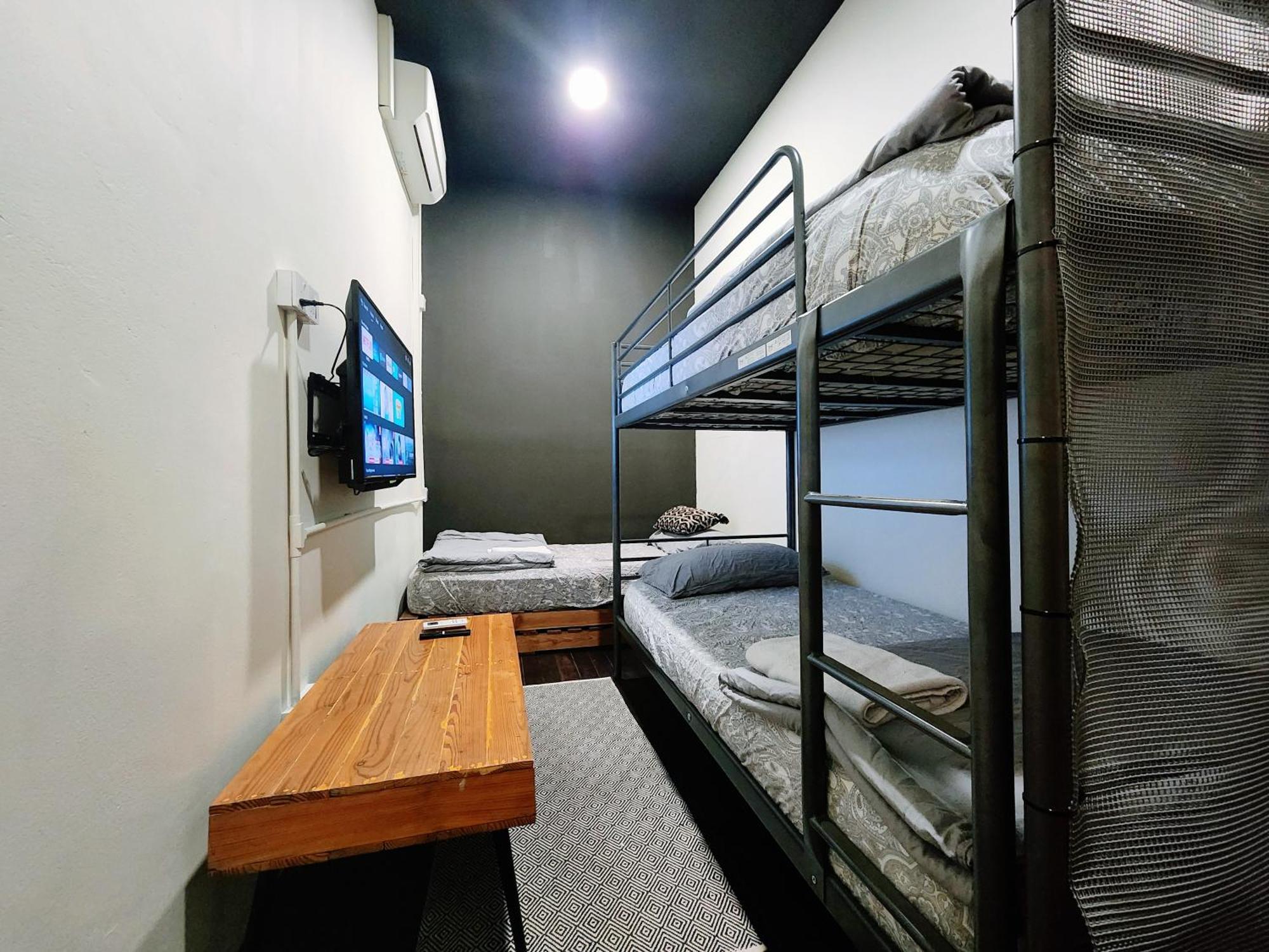 Upspot Kuching Waterfront Premium Hostel Esterno foto