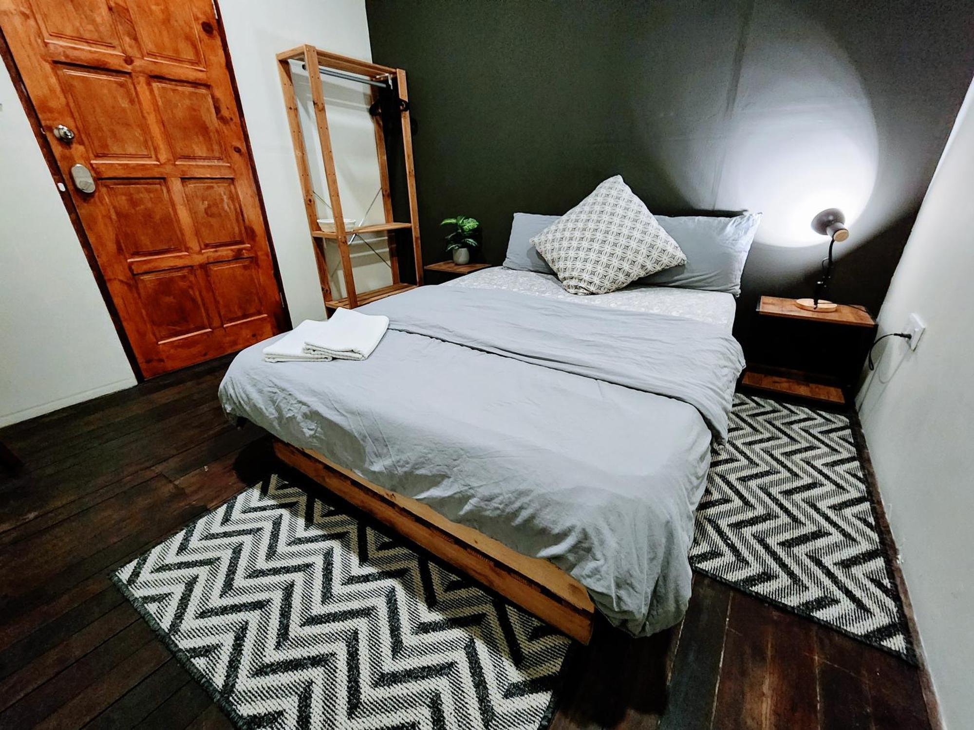 Upspot Kuching Waterfront Premium Hostel Esterno foto