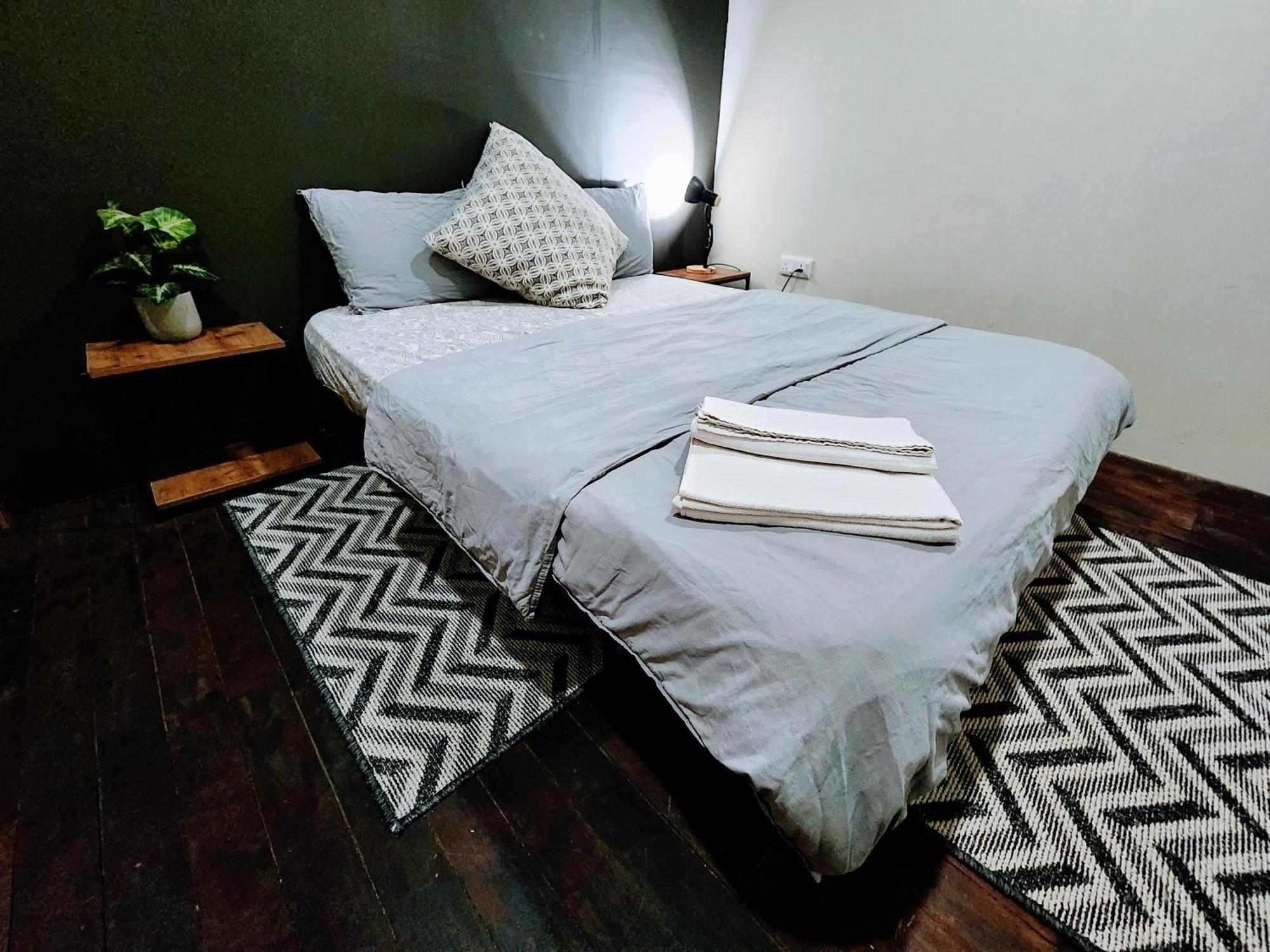 Upspot Kuching Waterfront Premium Hostel Esterno foto