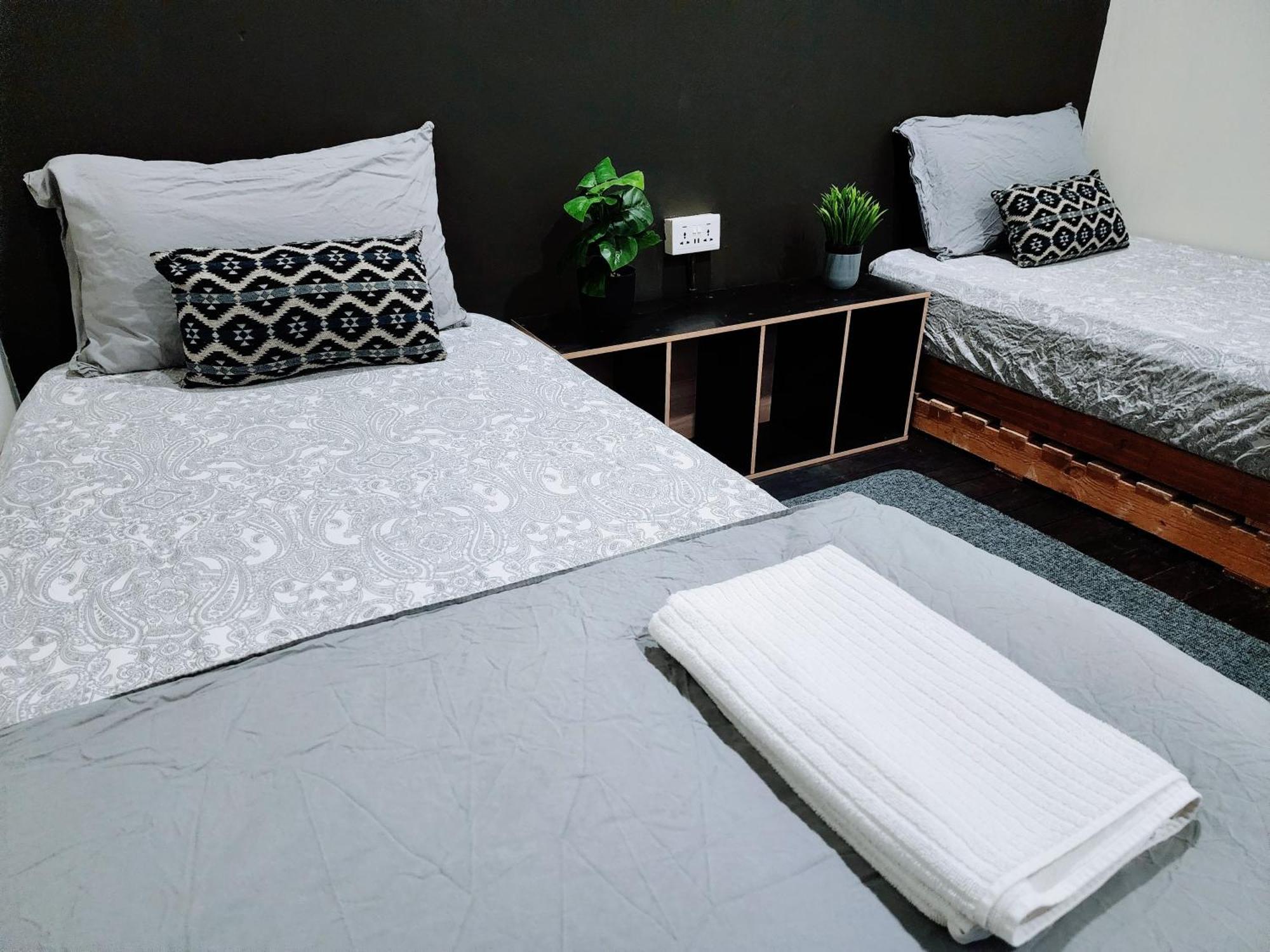 Upspot Kuching Waterfront Premium Hostel Esterno foto