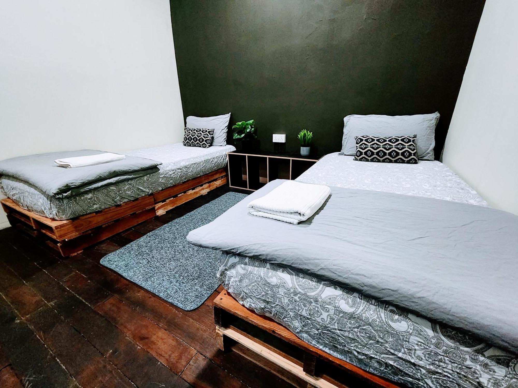Upspot Kuching Waterfront Premium Hostel Esterno foto