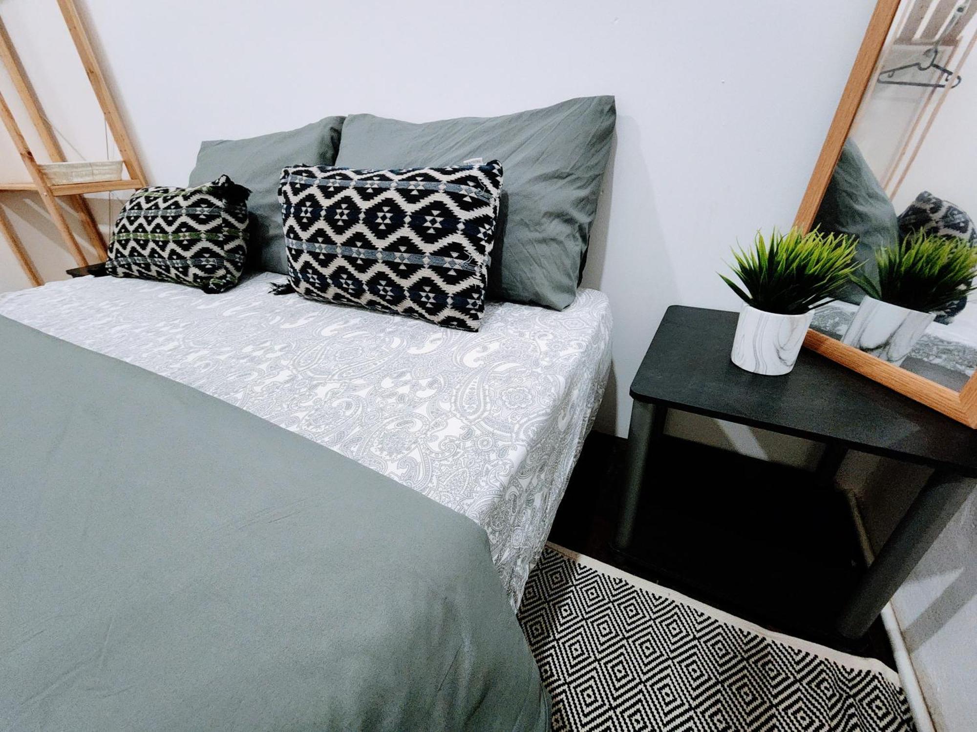 Upspot Kuching Waterfront Premium Hostel Esterno foto