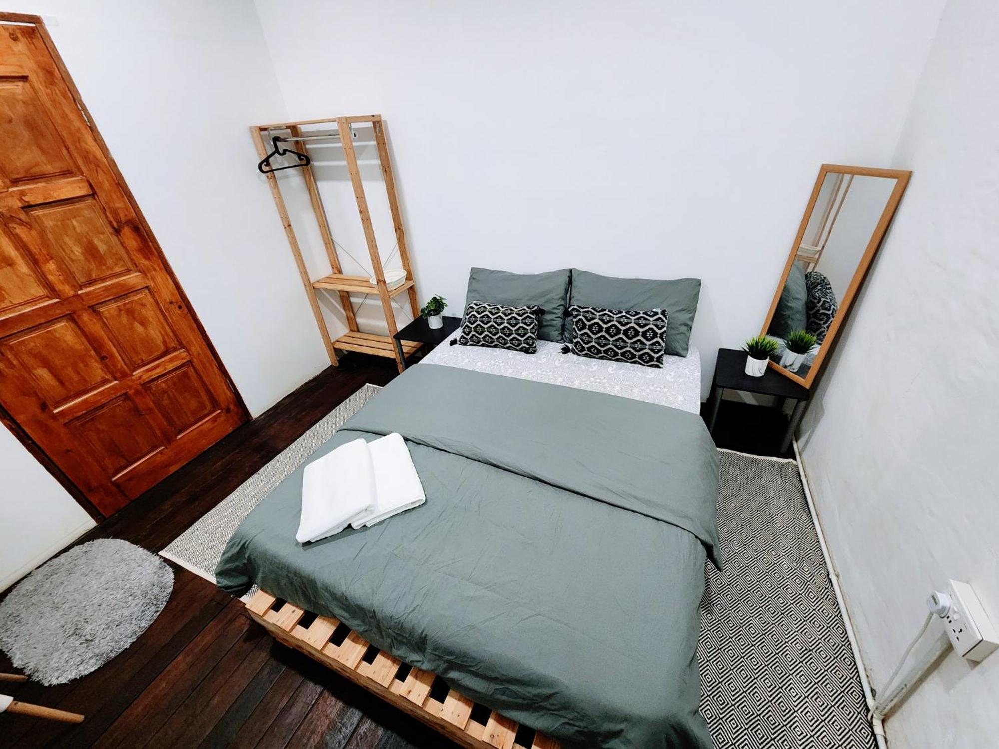 Upspot Kuching Waterfront Premium Hostel Esterno foto