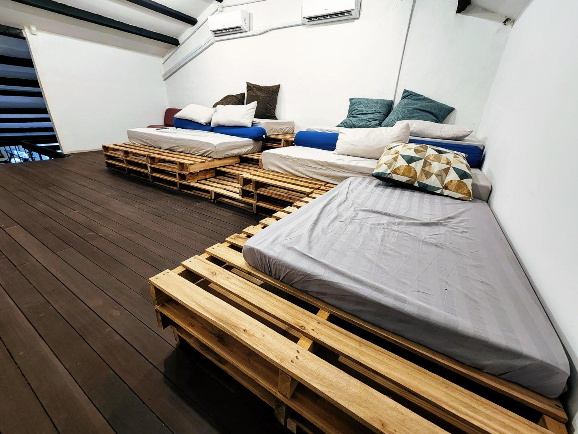 Upspot Kuching Waterfront Premium Hostel Esterno foto